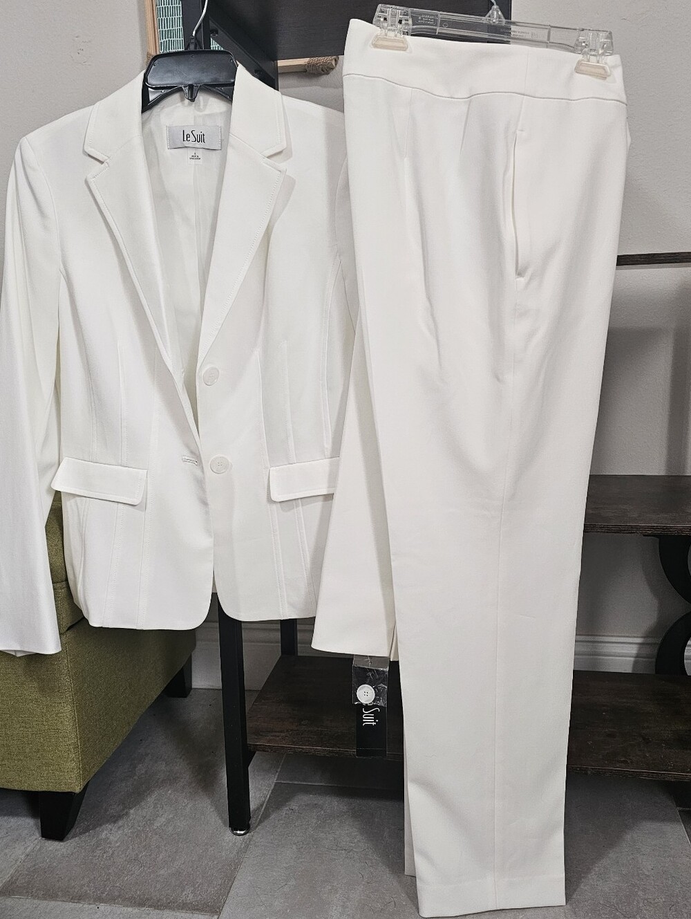 Le Suit
